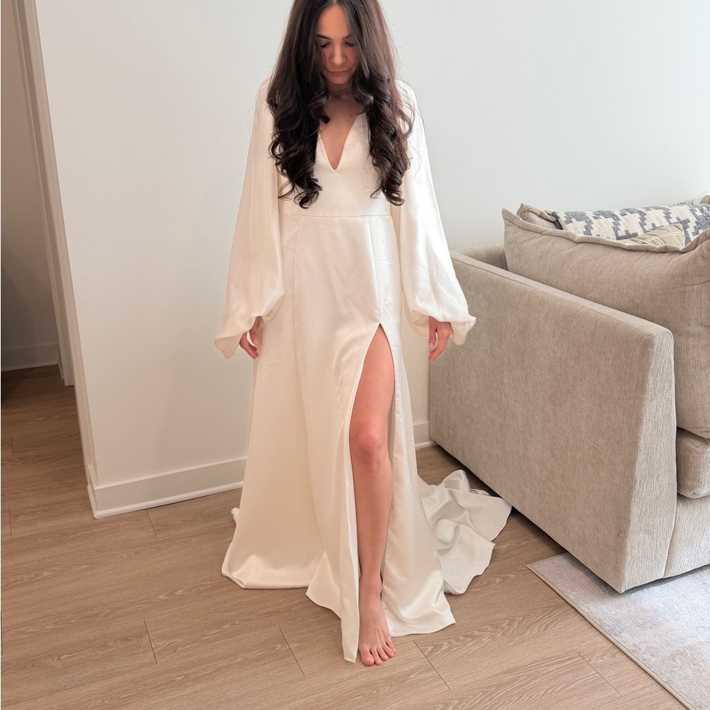 Elegant Cream Wedding Dress with V-Neck and Slit